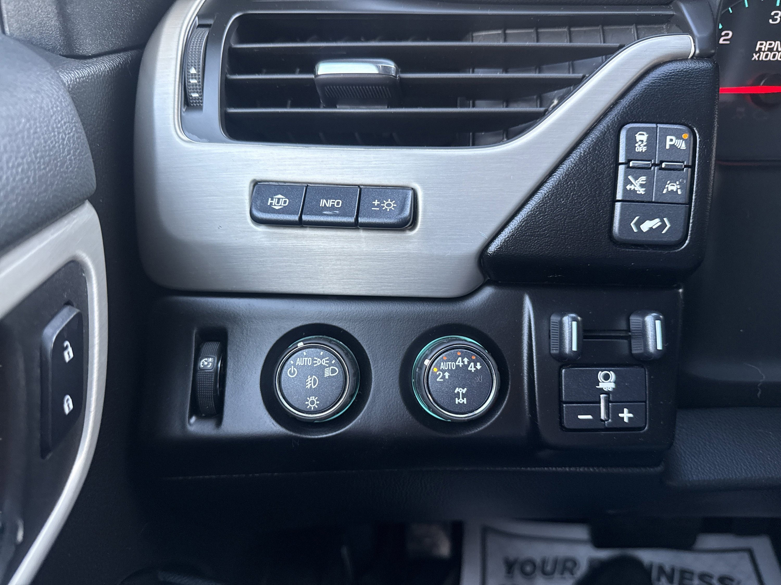 Used 2018 GMC Yukon XL Denali w/ Denali Ultimate Package image 27