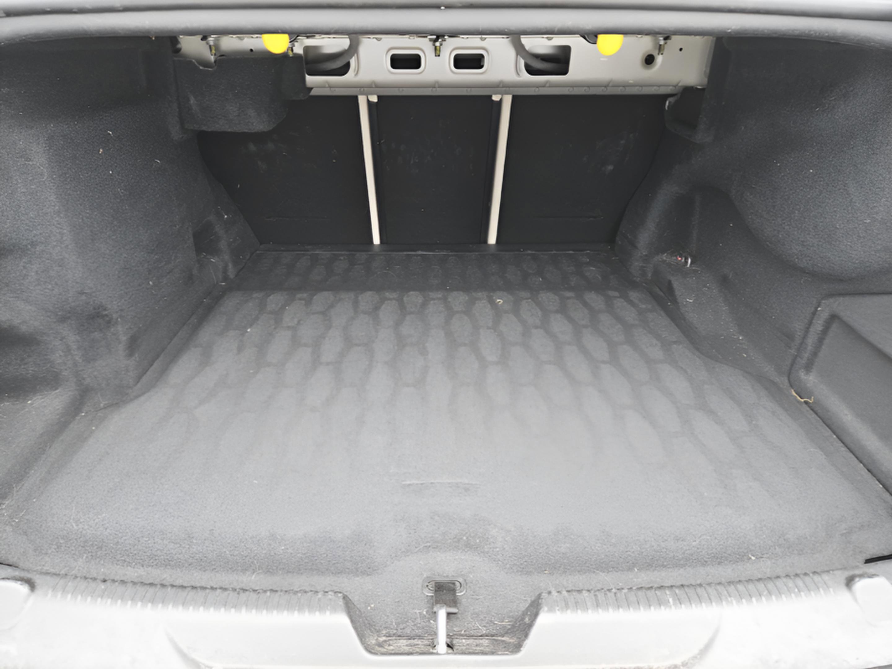 Used 2020 Jaguar XE S image 33