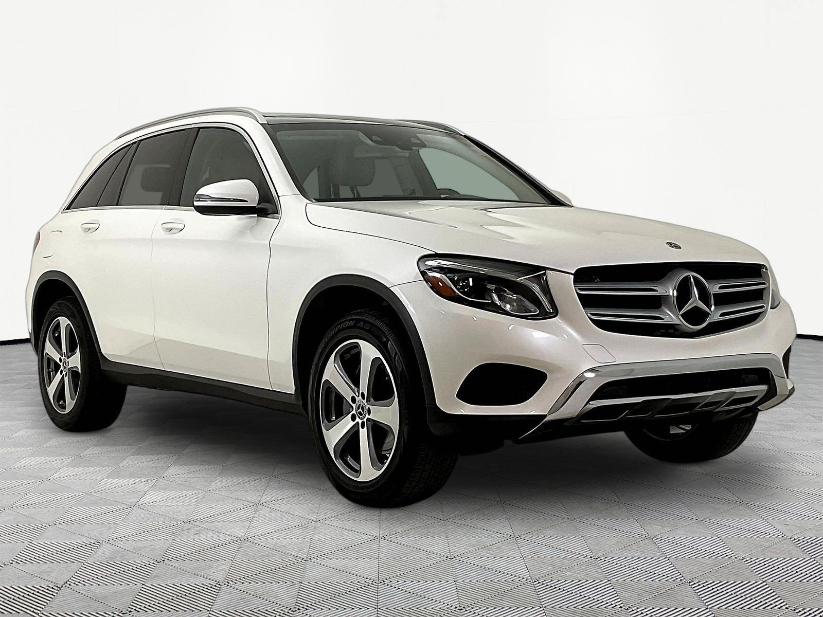 Used 2018 Mercedes-Benz GLC 300 4MATIC image 3