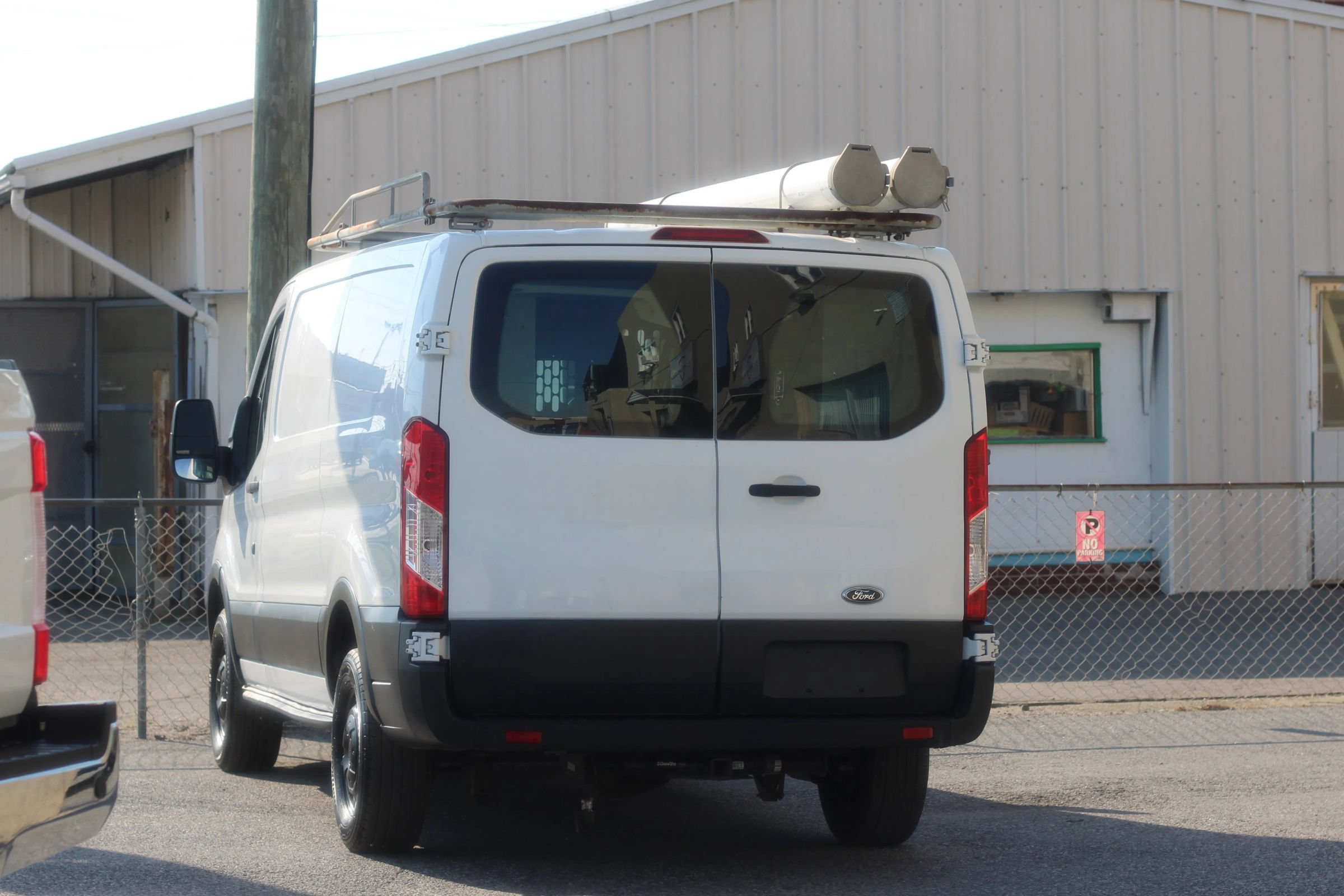 Used 2015 Ford Transit 250 130 Low Roof RWD image 6