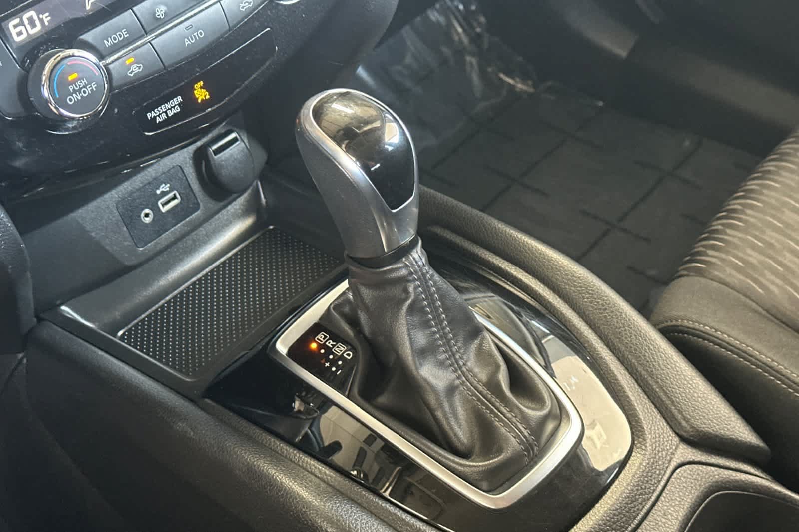 Used 2020 Nissan Rogue SV FWD image 21