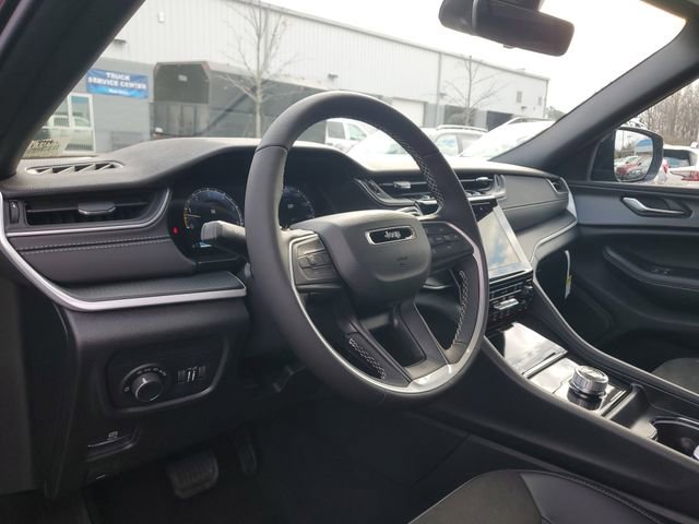 New 2025 Jeep Grand Cherokee Altitude image 19