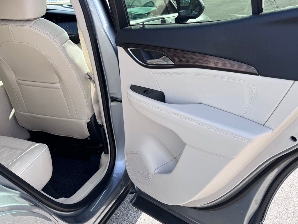 Used 2023 Buick Envision Avenir image 27
