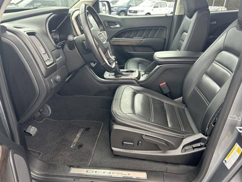 Used 2022 GMC Canyon Denali image 13