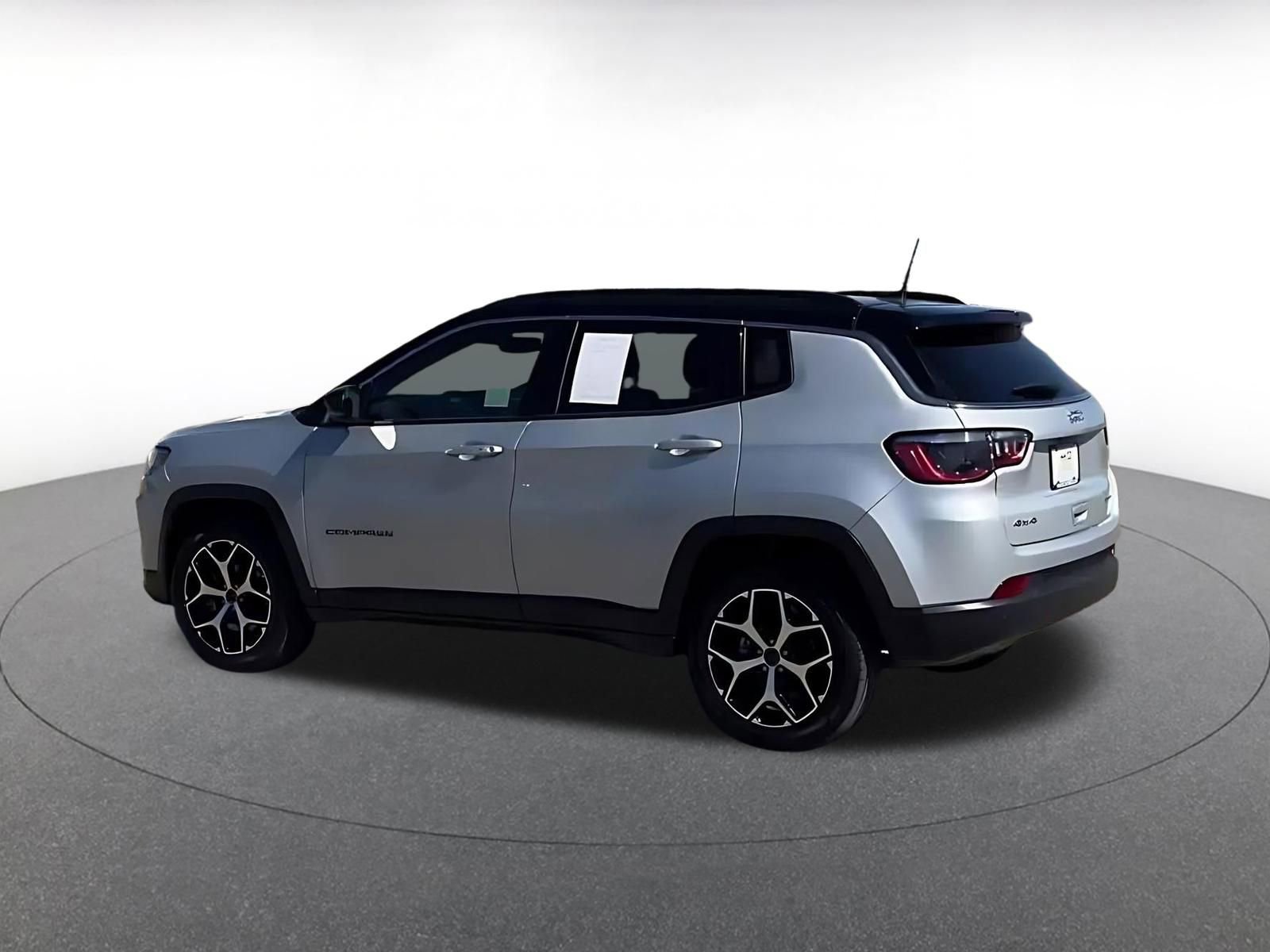 Used 2025 Jeep Compass Limited AWD/4WD image 10