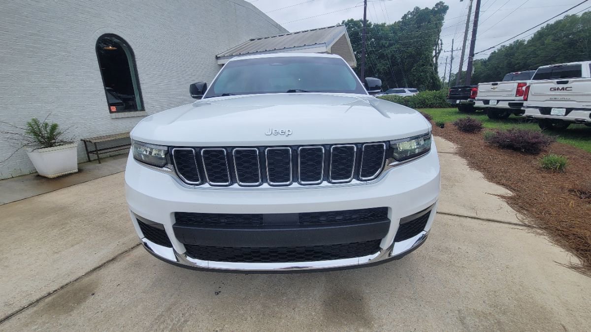 Used 2022 Jeep Grand Cherokee L Limited RWD image 2