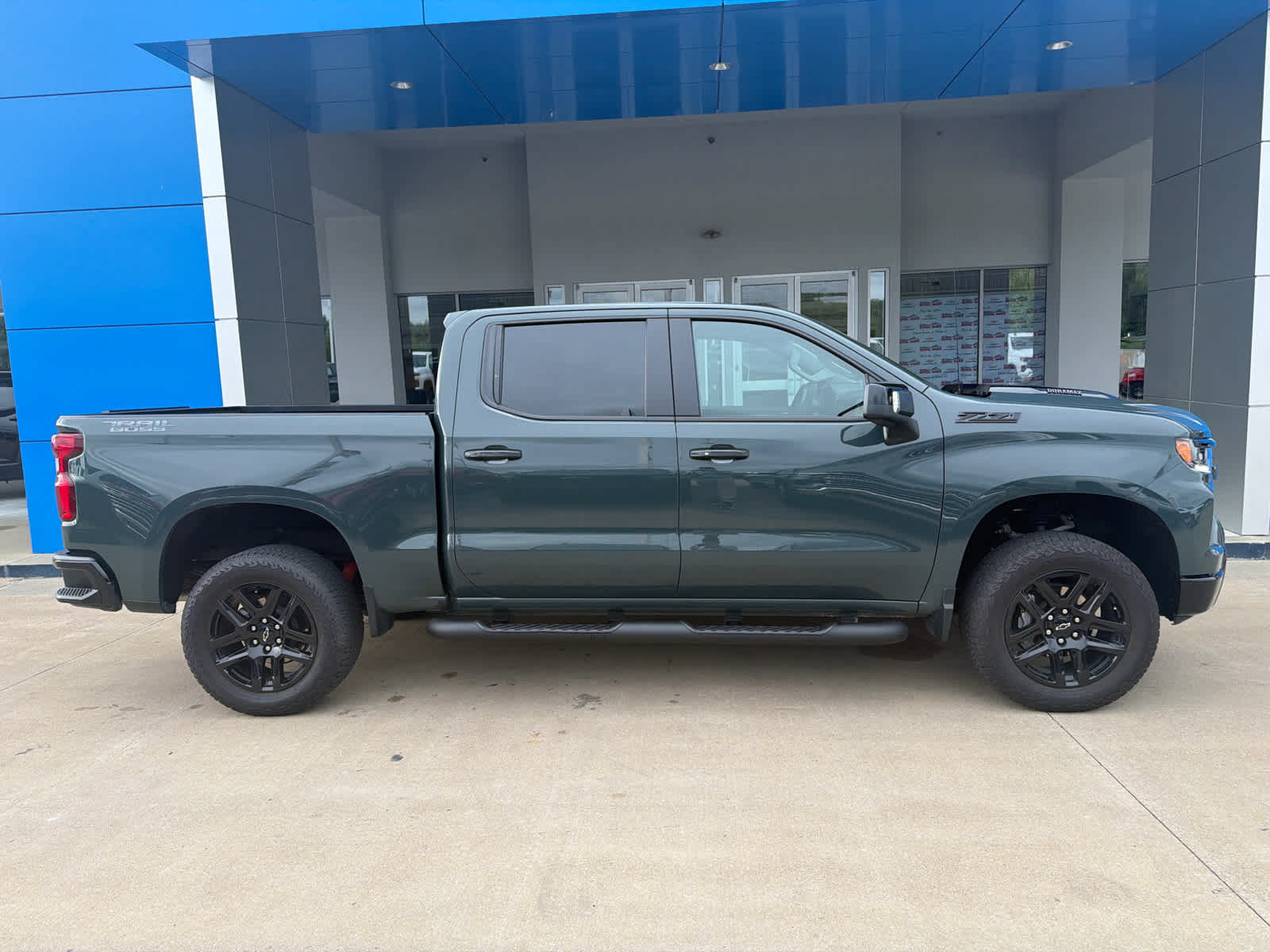 Used 2026 Chevrolet Silverado 1500 LT Trail Boss w/ LT Trail Boss Premium Package AWD/4WD image 8