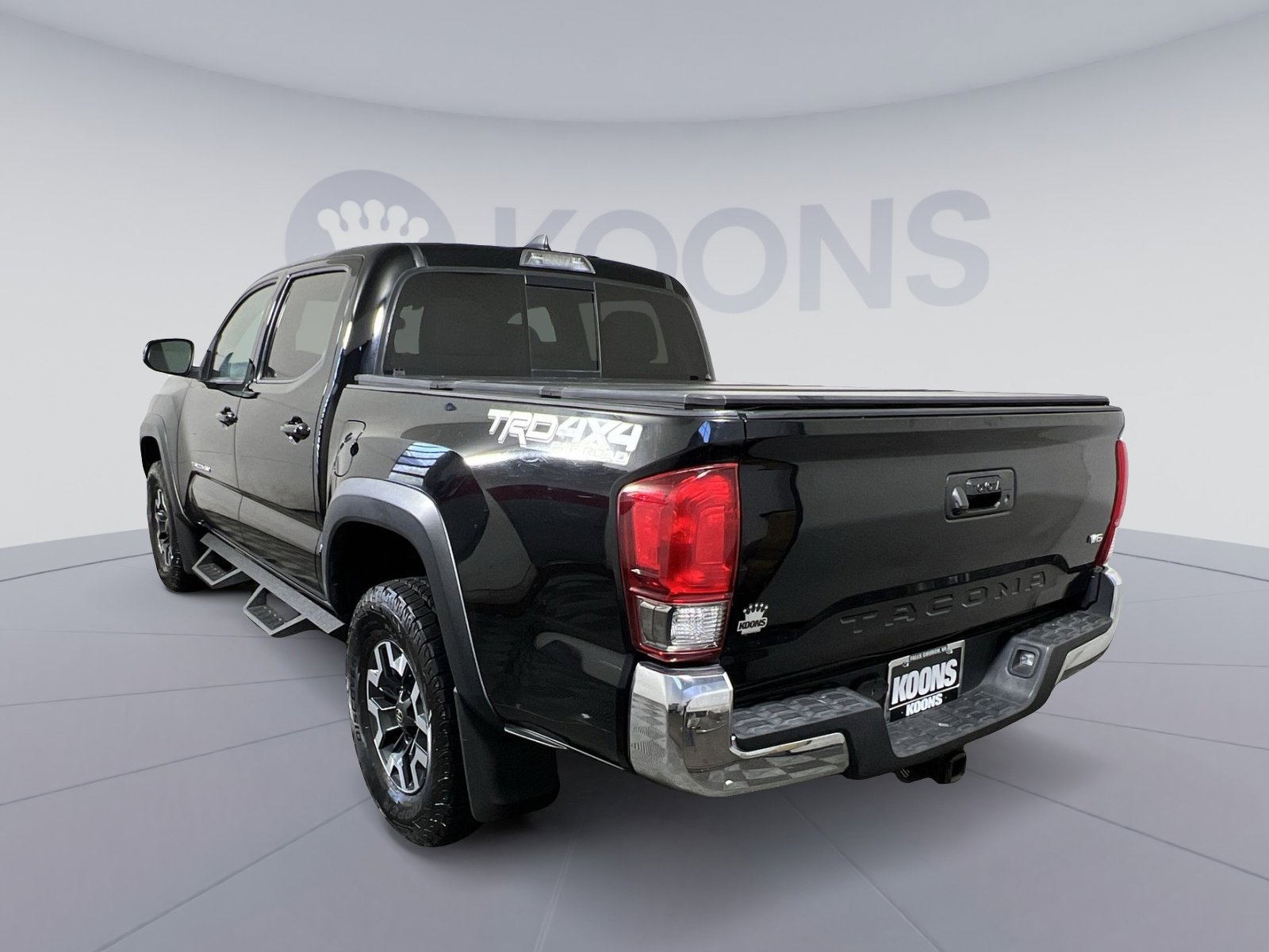 Used 2017 Toyota Tacoma TRD Off-Road w/ Tow Package (A/T) image 4