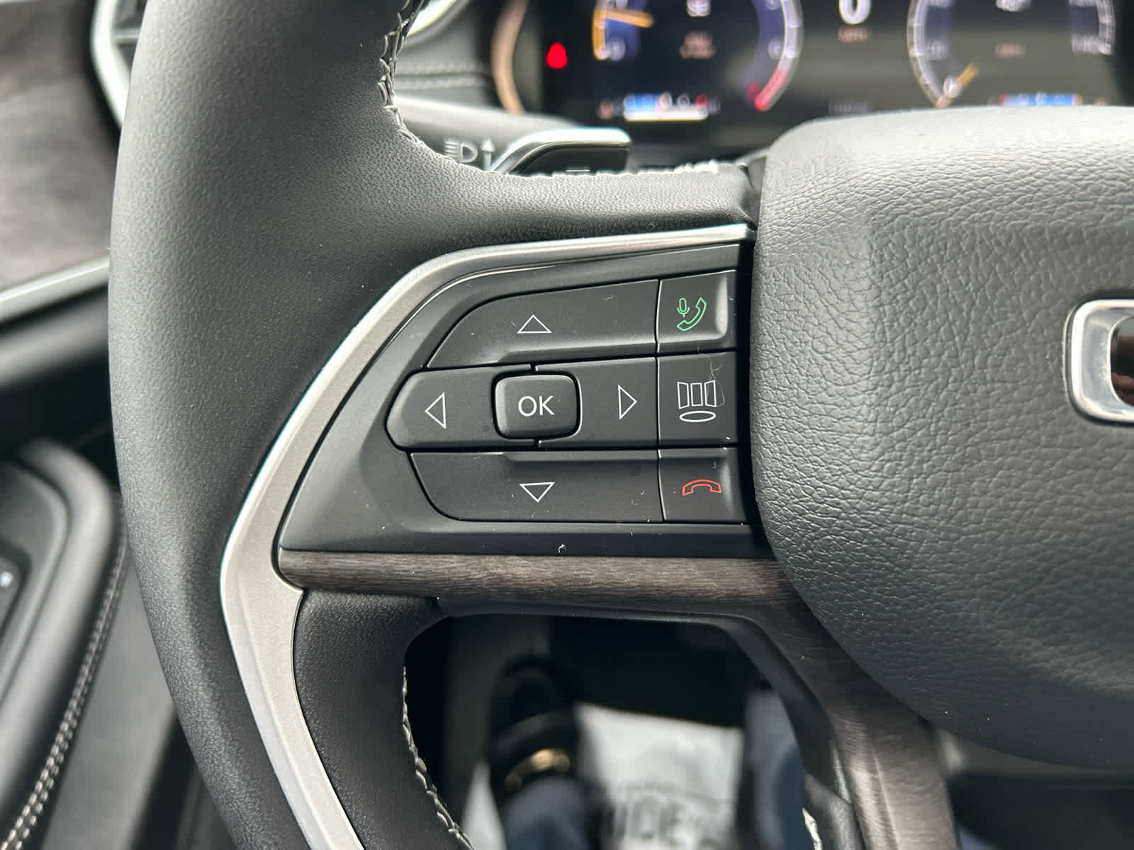 Used 2025 Jeep Grand Cherokee L Limited w/ Trailer Tow Package image 25