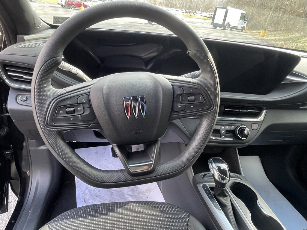 Used 2025 Buick Envista Preferred image 29