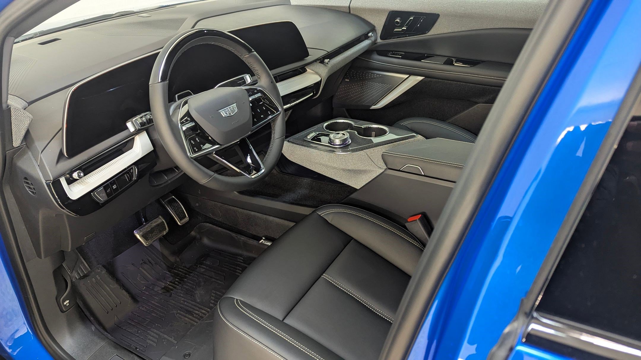 New 2026 Cadillac Optiq Luxury 1 w/ LPO, Floor Liner Package AWD/4WD image 4