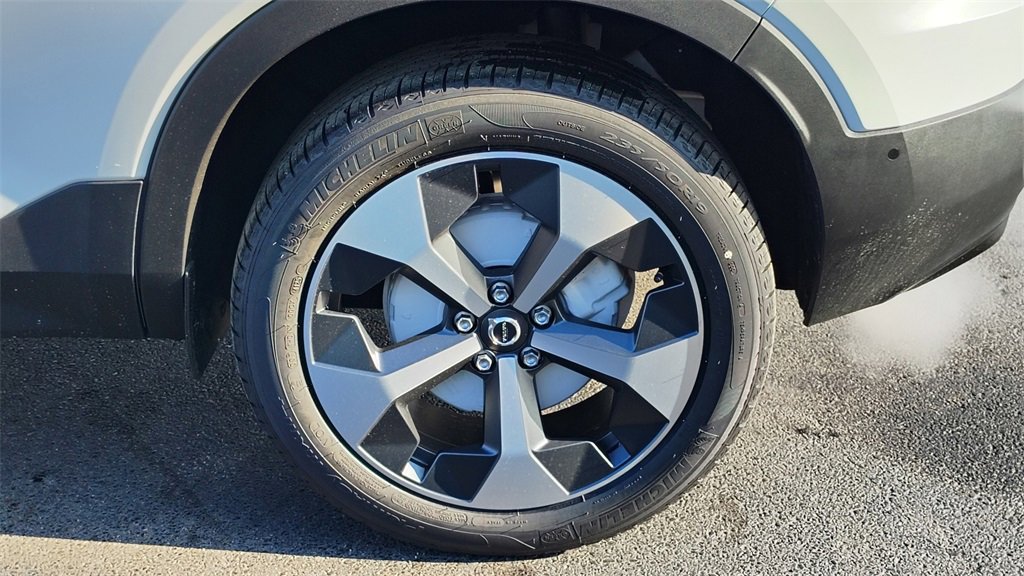 New 2026 Volvo XC40 B5 Plus w/ Climate Package image 27