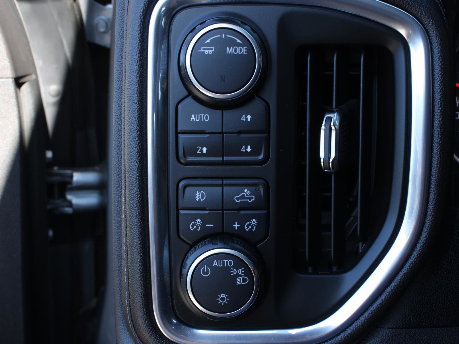 Used 2020 Chevrolet Silverado 1500 LT Trail Boss AWD/4WD image 8
