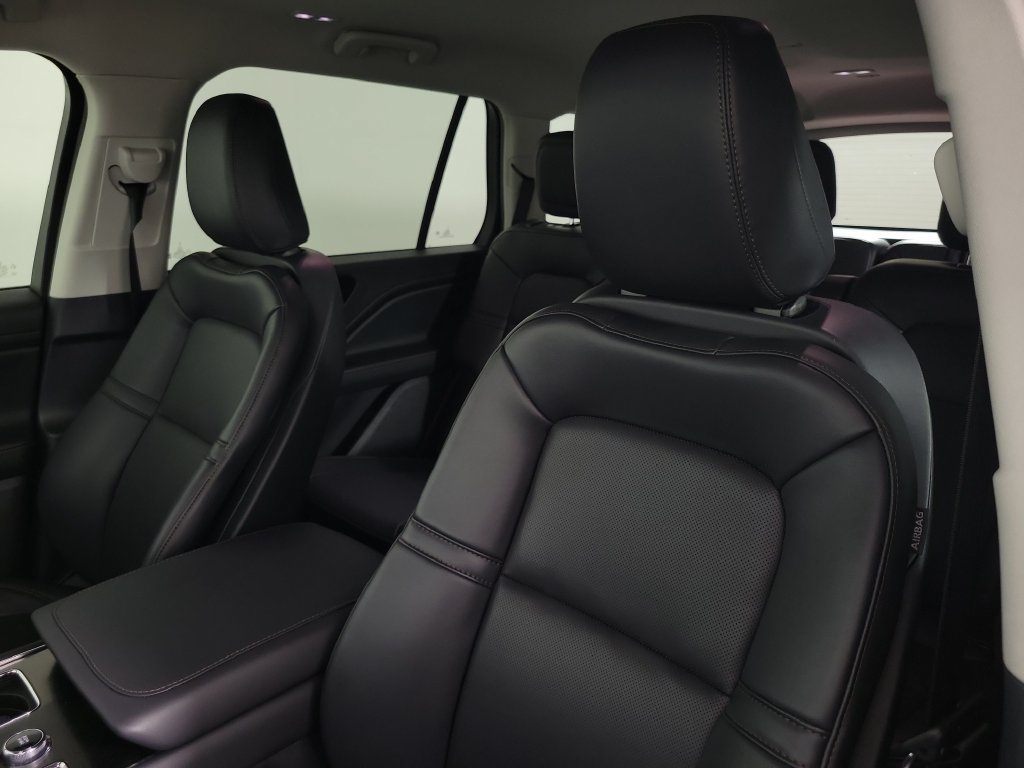 New 2026 Lincoln Aviator AWD image 17