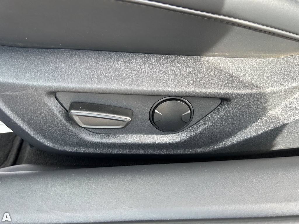 Used 2025 Ford Mustang Coupe RWD image 18