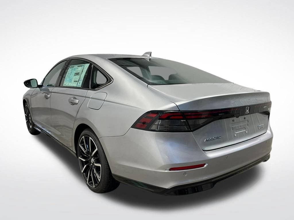 Used 2024 Honda Accord Touring image 3
