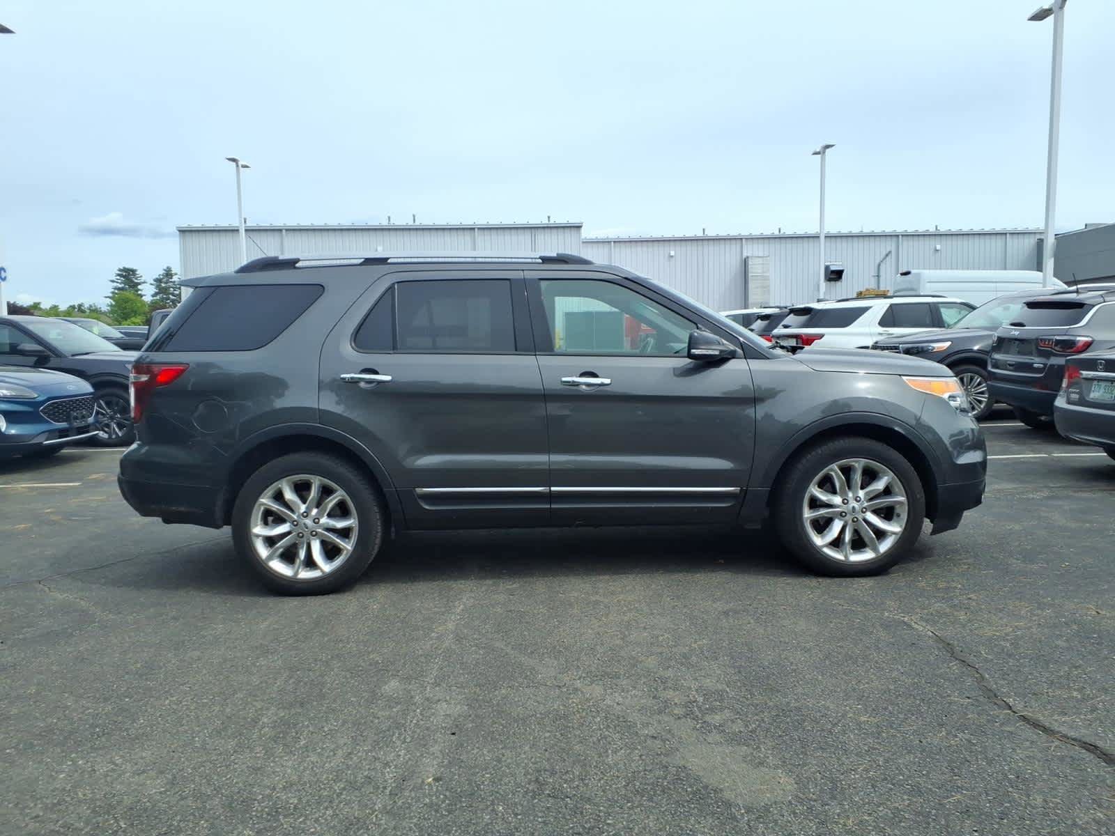 Used 2015 Ford Explorer XLT w/ Equipment Group 202B AWD/4WD image 3