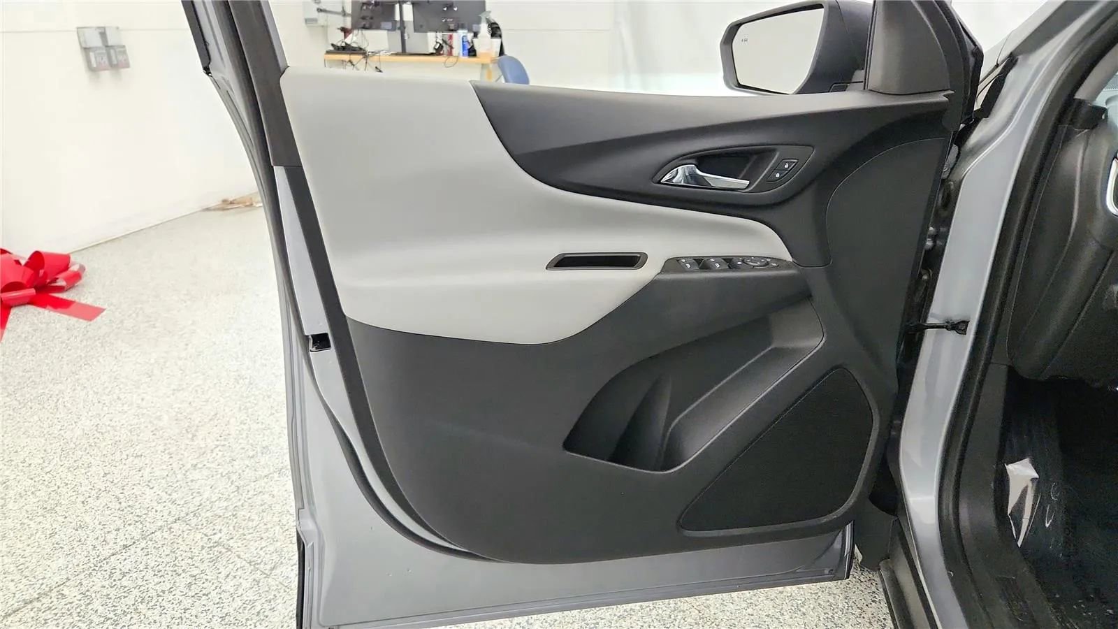 Used 2023 Chevrolet Equinox LS w/ Driver Confidence II Package AWD/4WD image 31