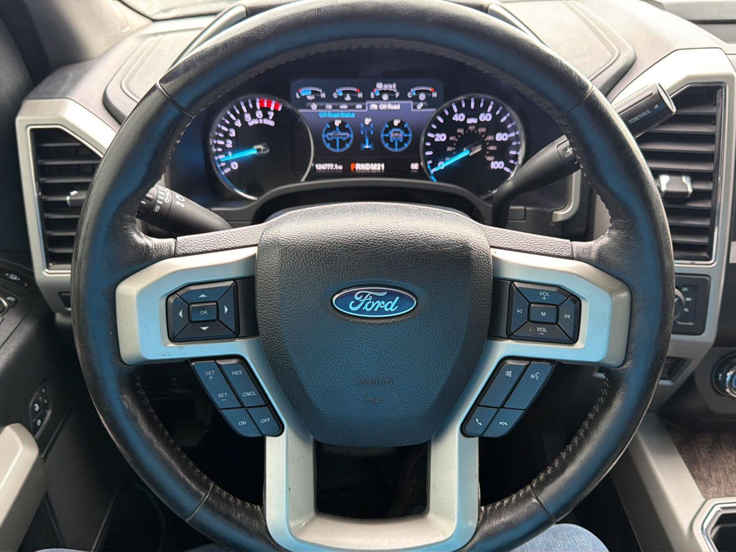 Used 2019 Ford F250 Lariat w/ Lariat Ultimate Package AWD/4WD image 14