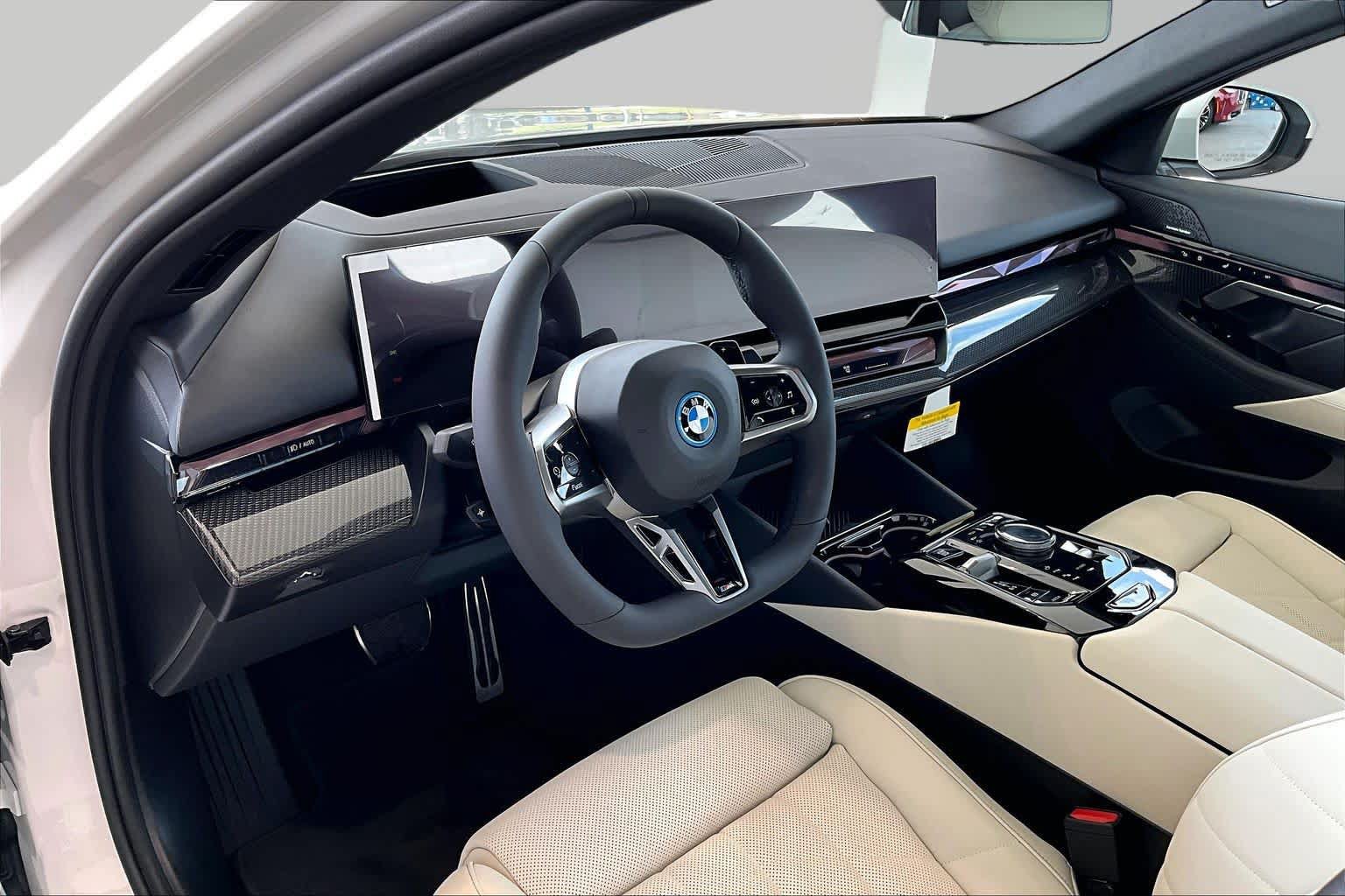 New 2027 BMW 550e xDrive w/ Premium Package AWD/4WD image 7