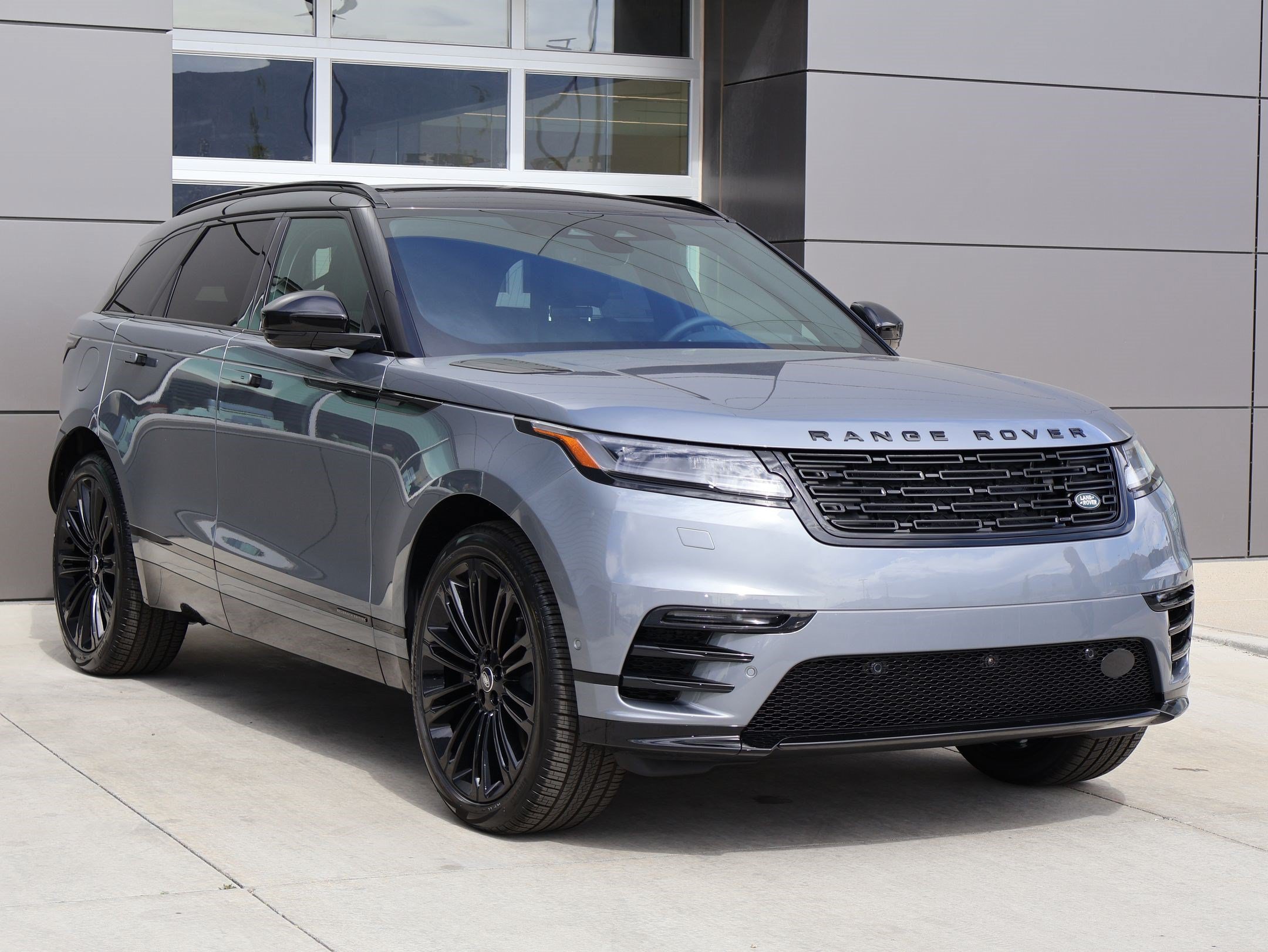 New 2026 Land Rover Range Rover Velar Belgravia AWD/4WD image 3