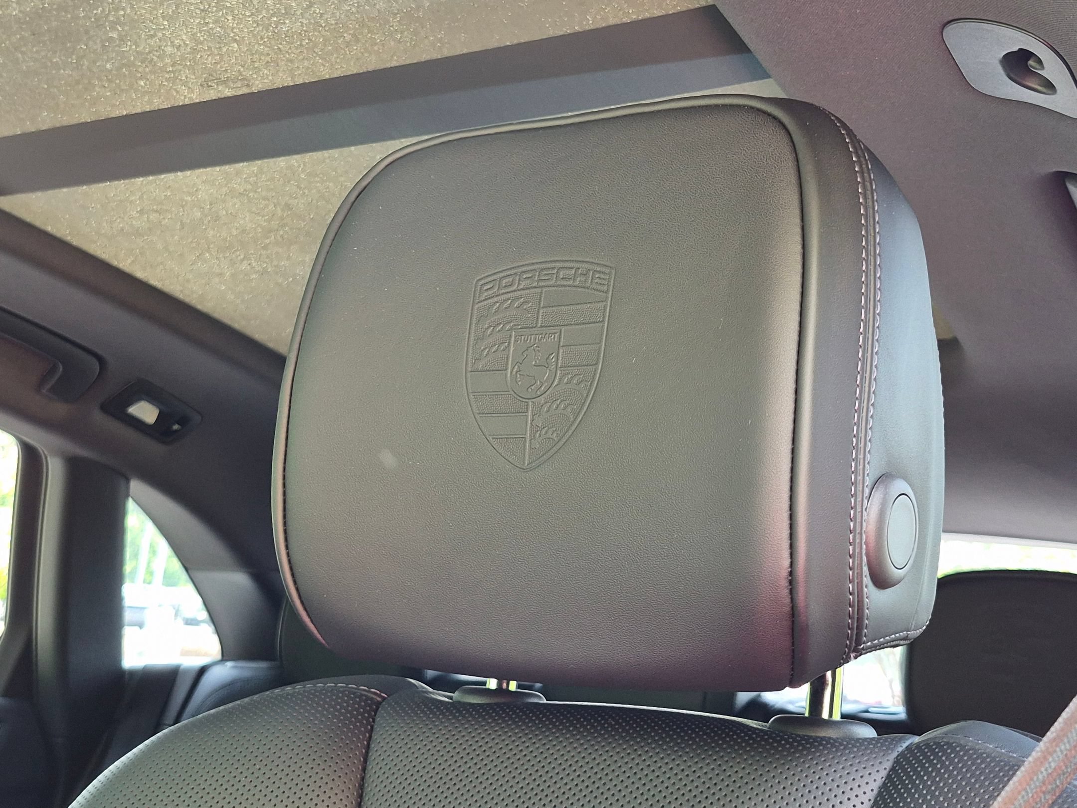 Certified 2026 Porsche Macan AWD/4WD image 6