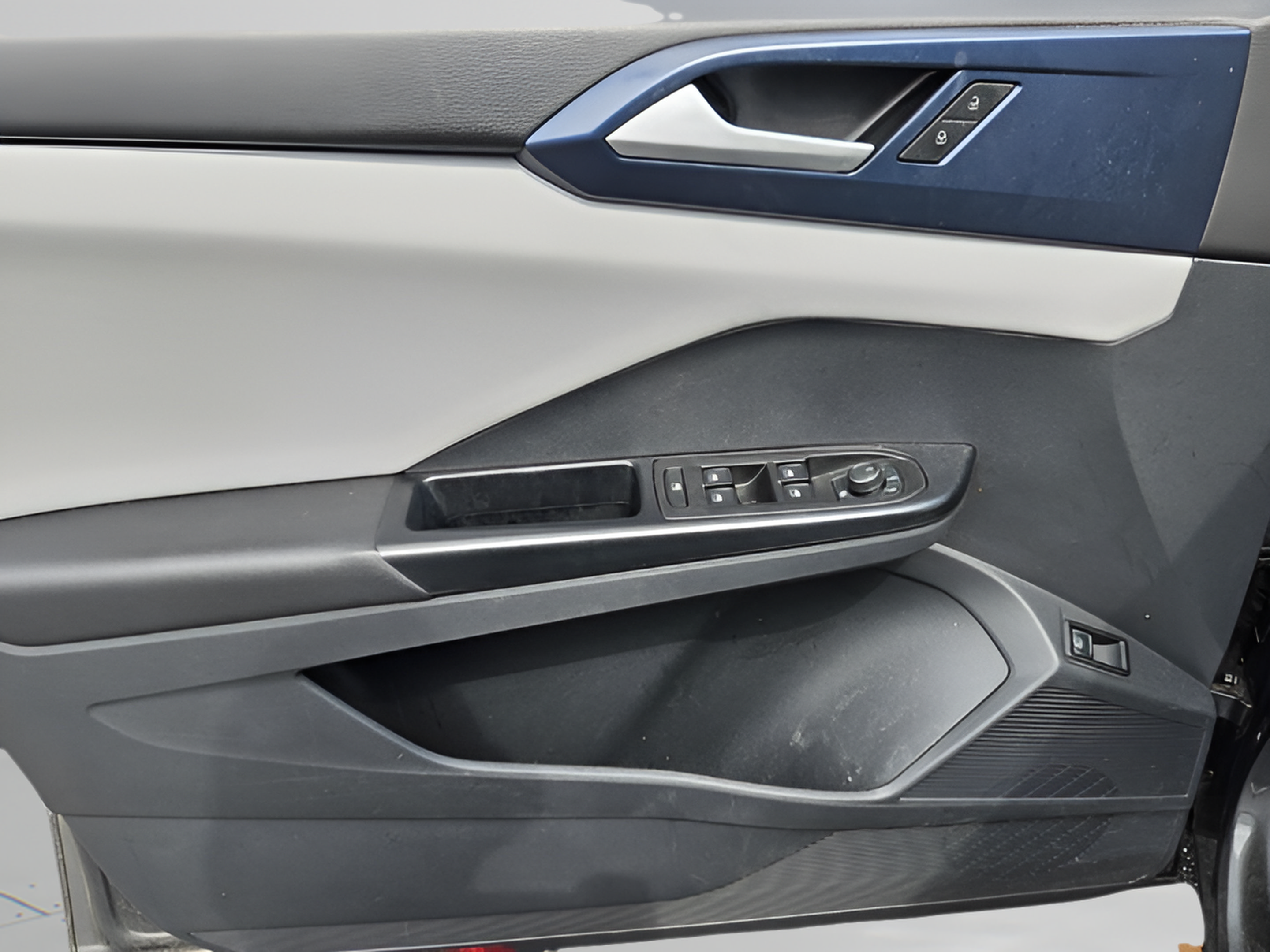 Certified 2023 Volkswagen Taos SE w/ Panoramic Sunroof Package FWD image 13