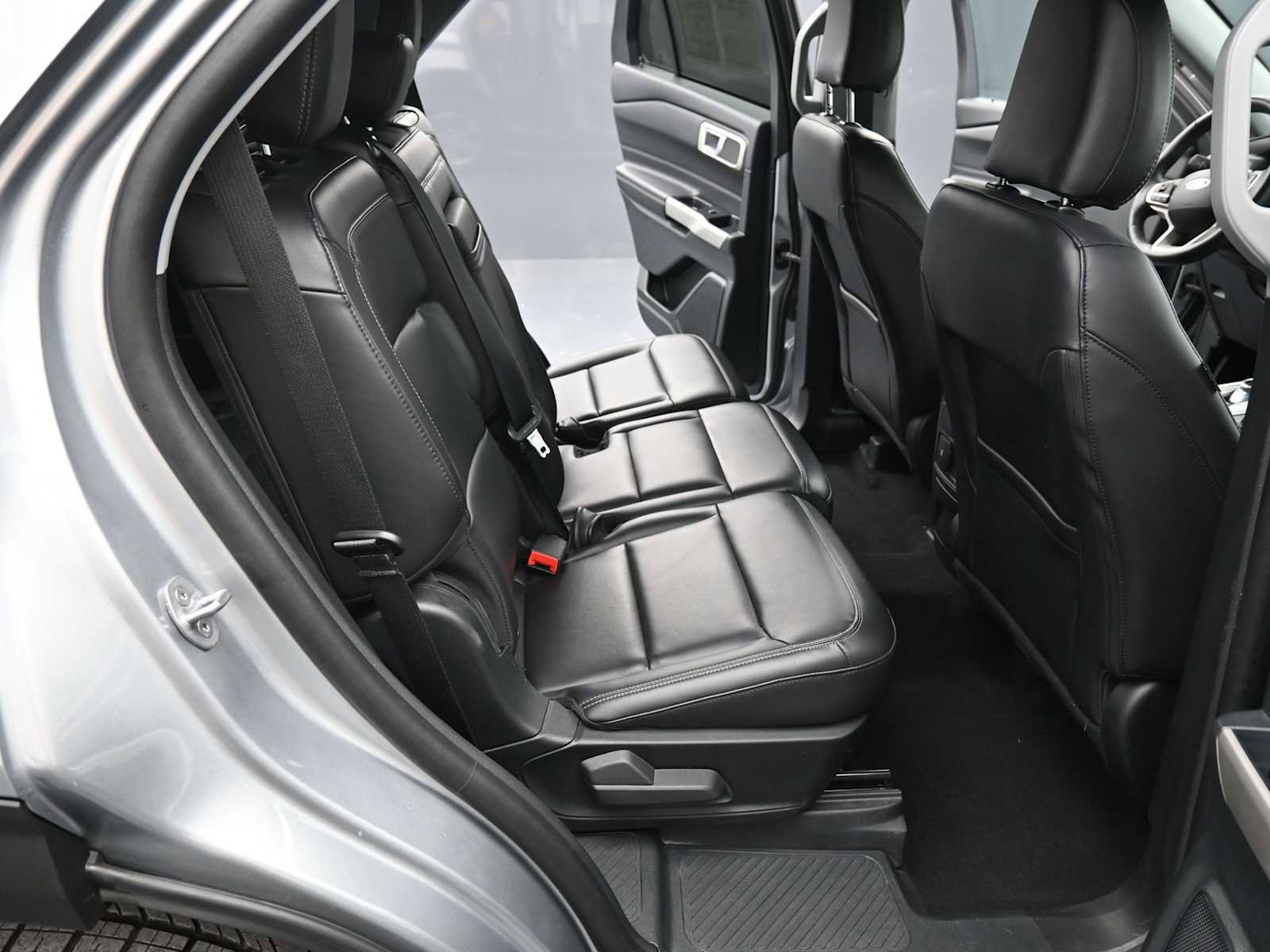 Used 2023 Ford Explorer XLT w/ Equipment Group 202A image 15