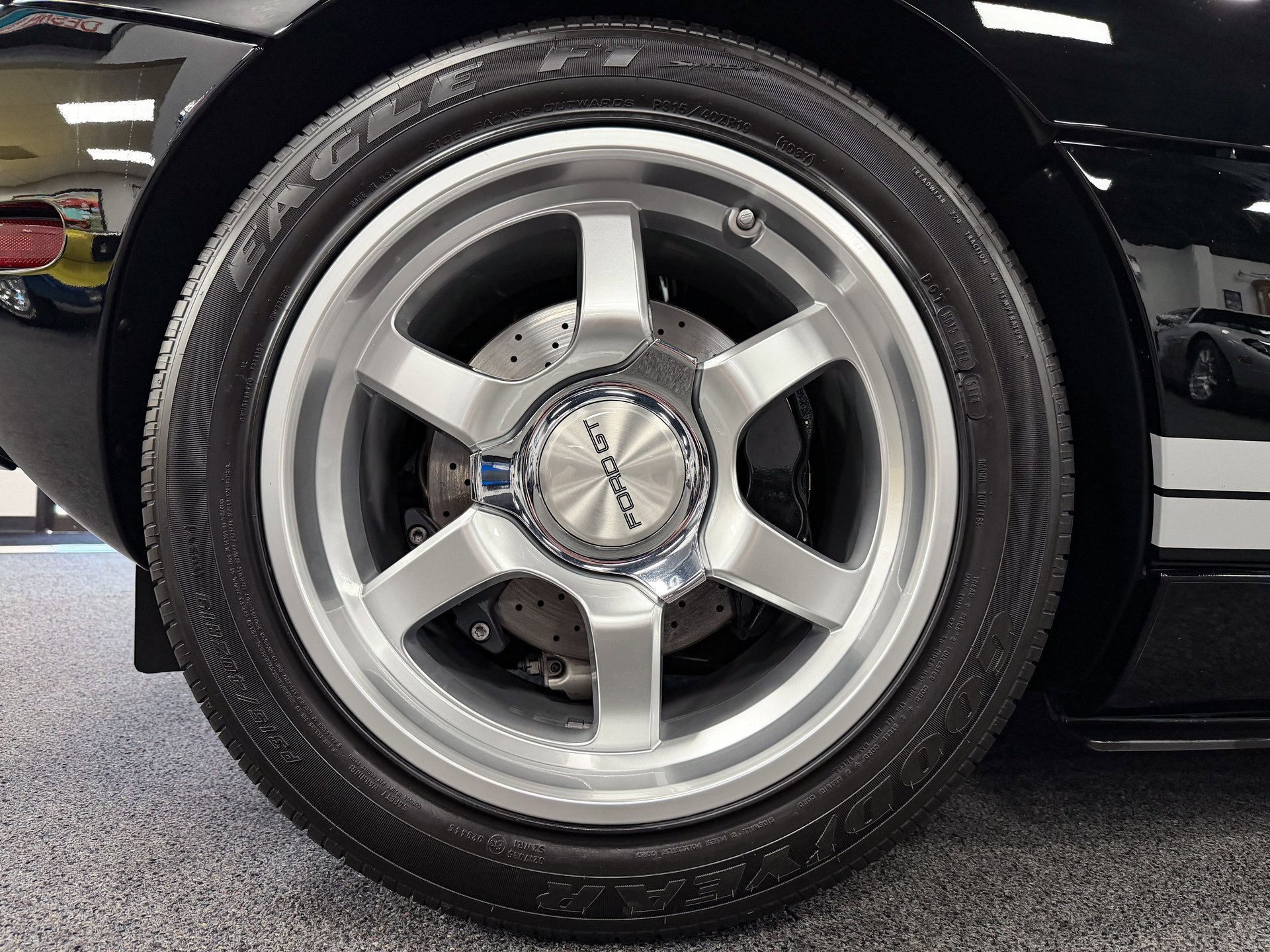 Used 2005 Ford GT image 17