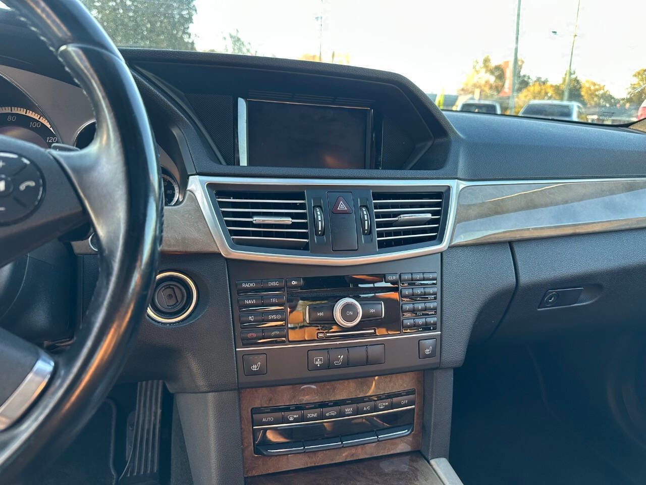 Used 2011 Mercedes-Benz E 350 4MATIC Sedan image 3