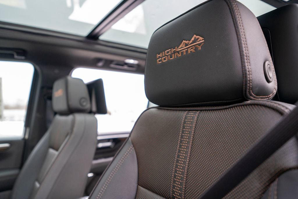 New 2026 Chevrolet Suburban High Country image 25