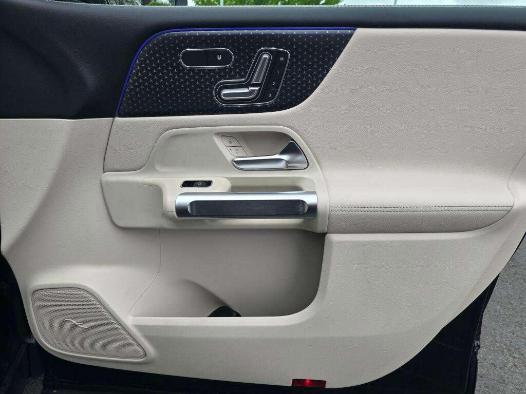 New 2026 Mercedes-Benz GLB 250 4MATIC image 27