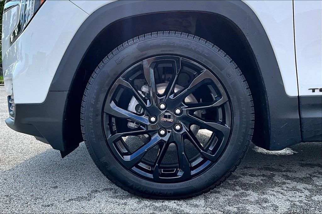 Used 2024 GMC Terrain SLE w/ Elevation Edition FWD image 9