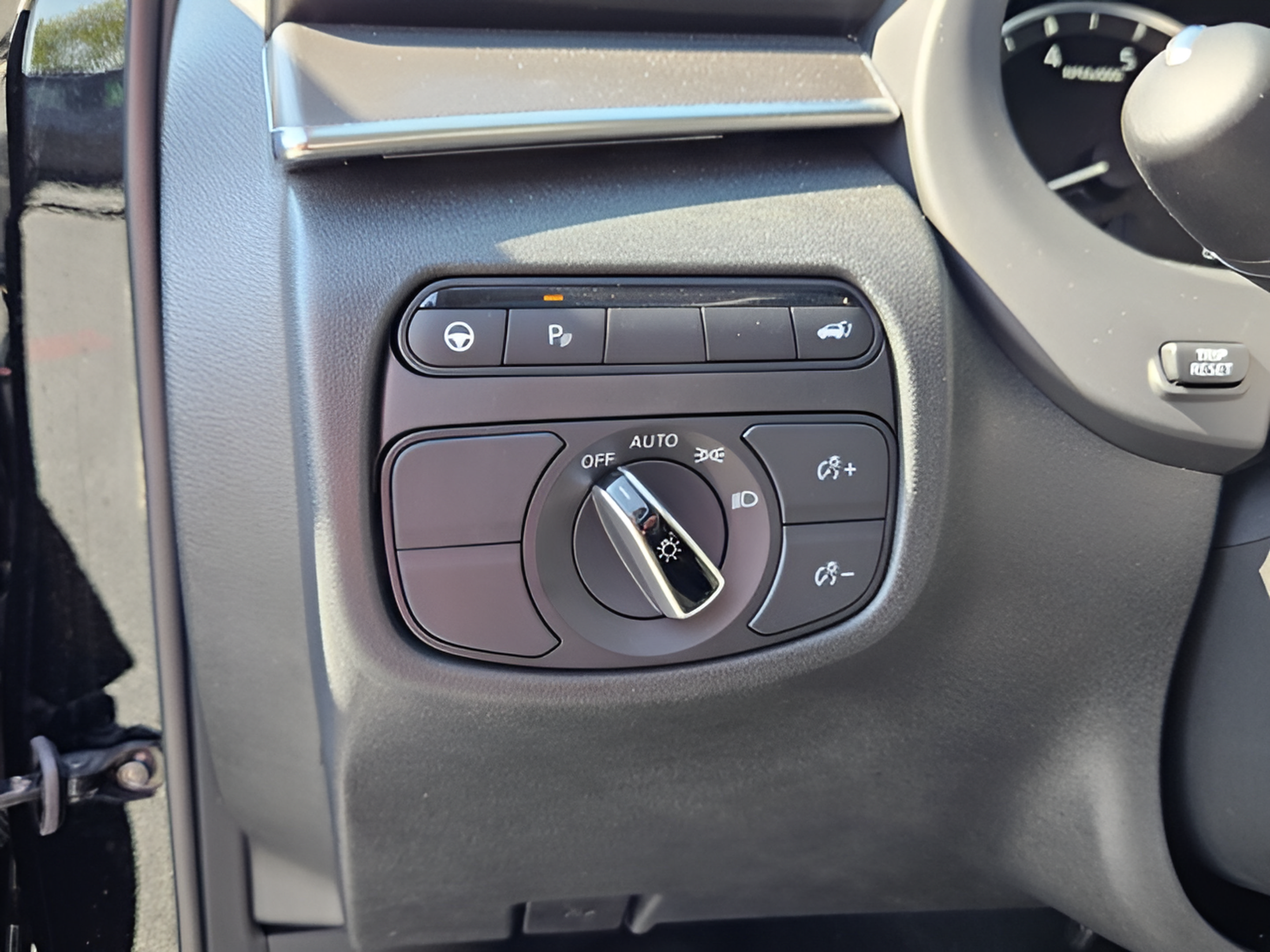 Used 2023 INFINITI QX50 Luxe FWD image 15