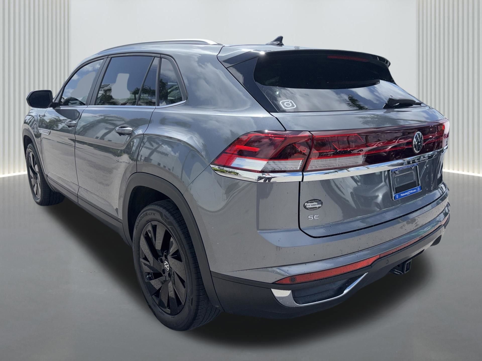 Used 2024 Volkswagen Atlas Cross Sport SE w/ Panoramic Sunroof Package FWD image 7