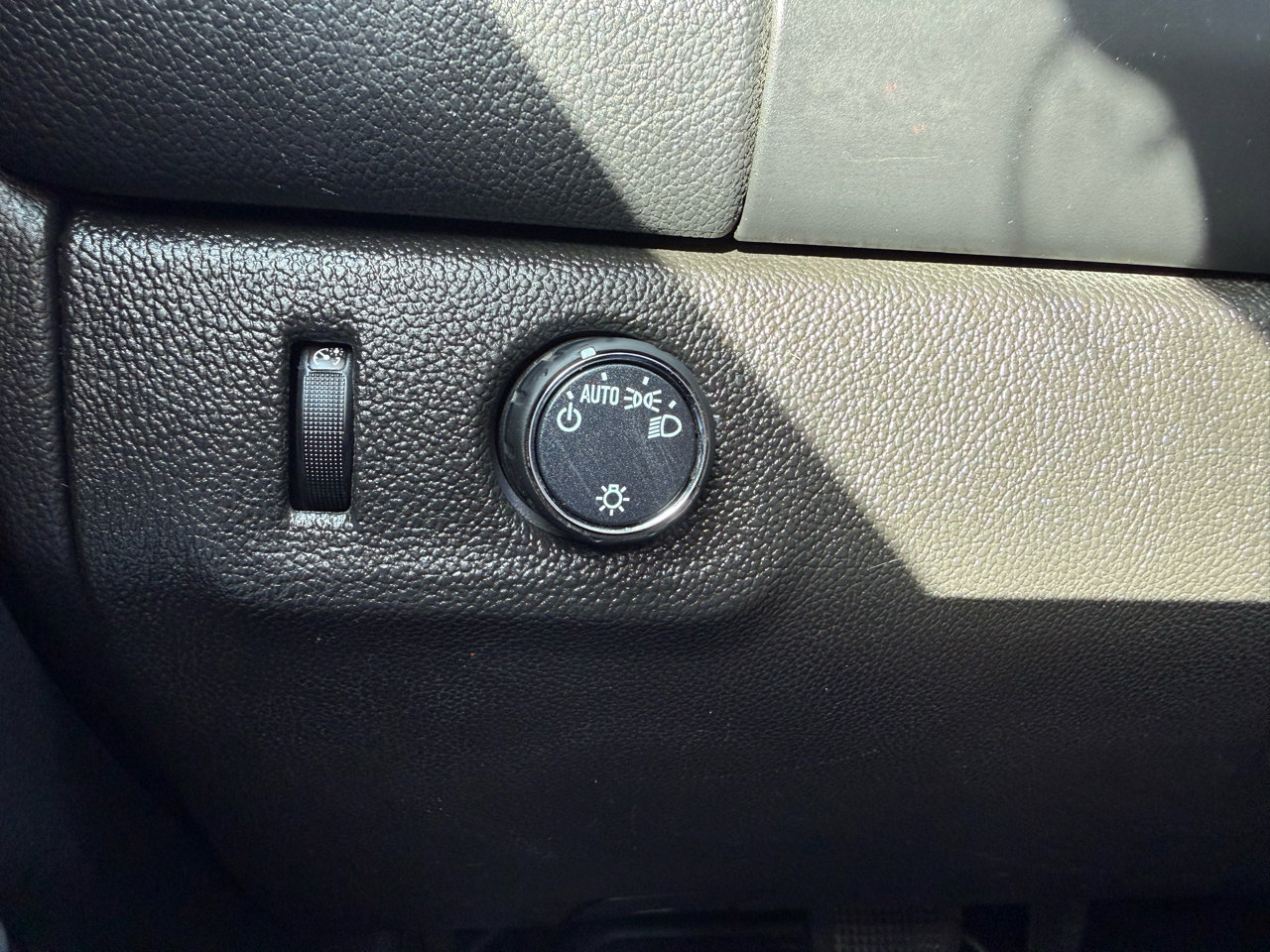 Used 2022 Chevrolet Colorado LT w/ Fleet Safety Package image 23