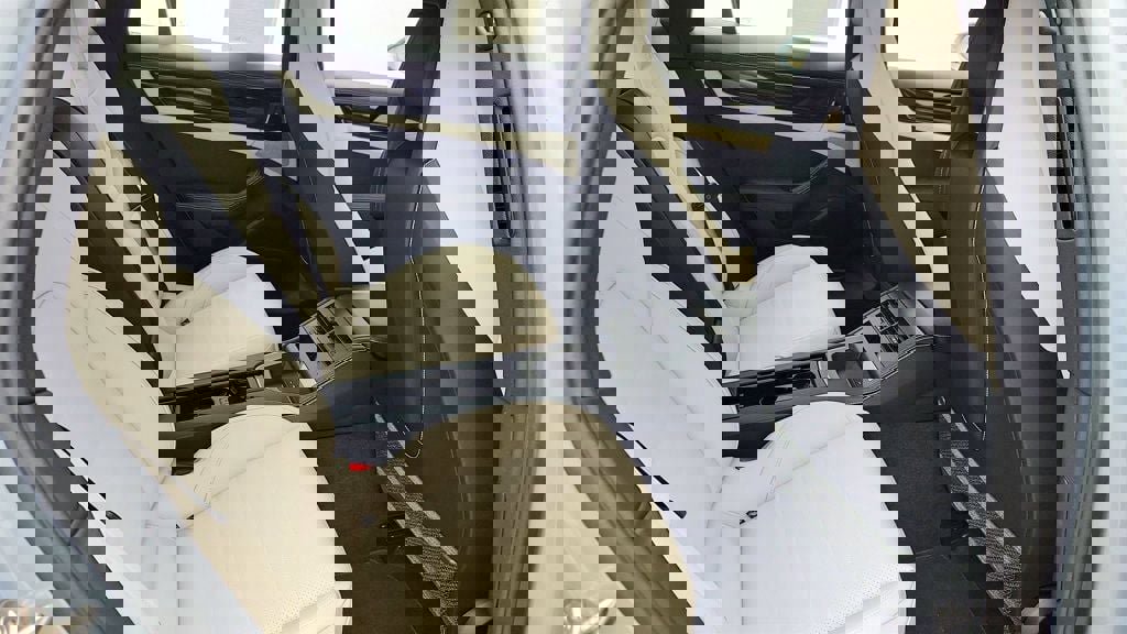 Used 2024 Porsche Panamera image 24