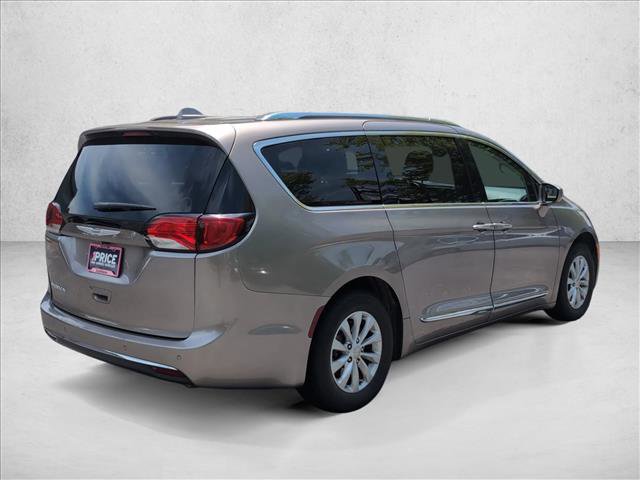 Used 2018 Chrysler Pacifica Touring-L FWD image 5