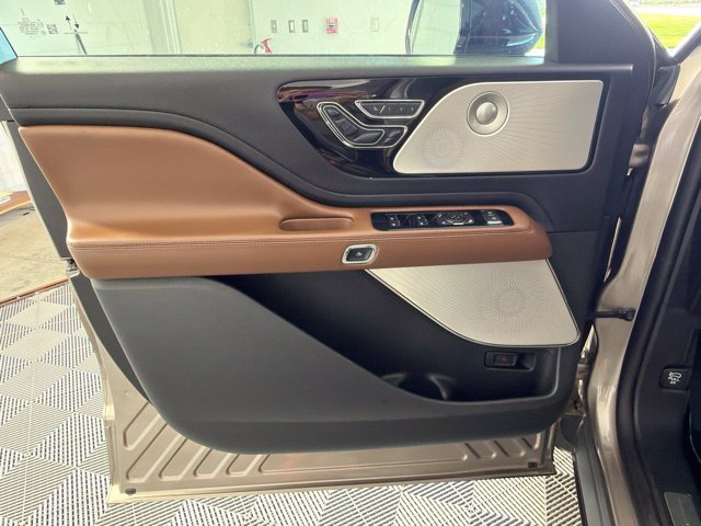 Used 2020 Lincoln Aviator Reserve w/ Equipment Group 202A AWD/4WD image 24