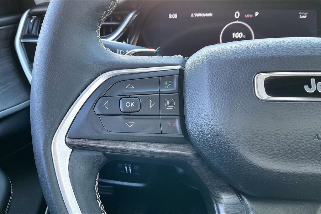 Used 2024 Jeep Grand Cherokee Limited w/ Luxury Tech Group II image 18