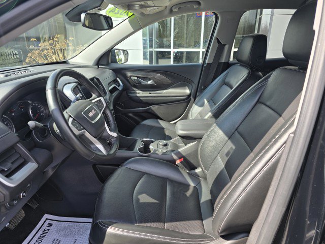 Used 2024 GMC Terrain SLT image 2