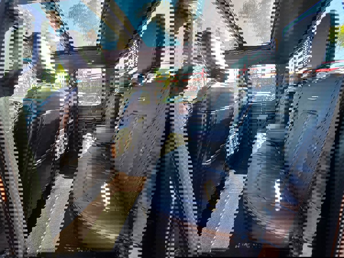 Used 2015 Ford F150 Platinum w/ Equipment Group 701A Luxury image 25