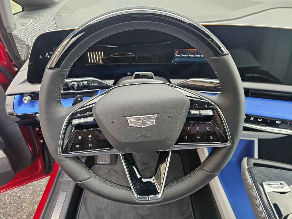 New 2026 Cadillac Optiq Luxury 1 image 32