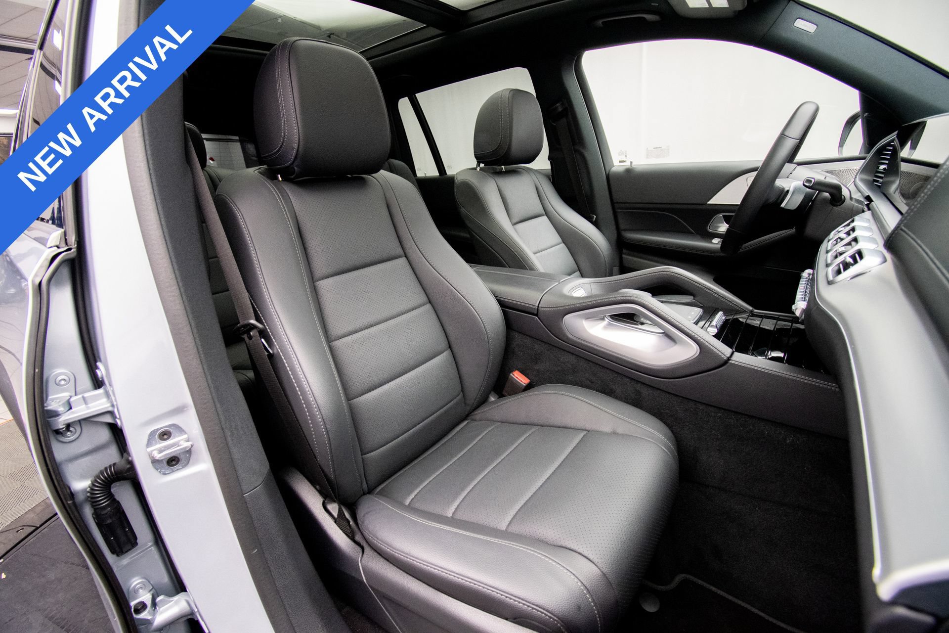 Used 2025 Mercedes-Benz GLS 450 4MATIC image 32