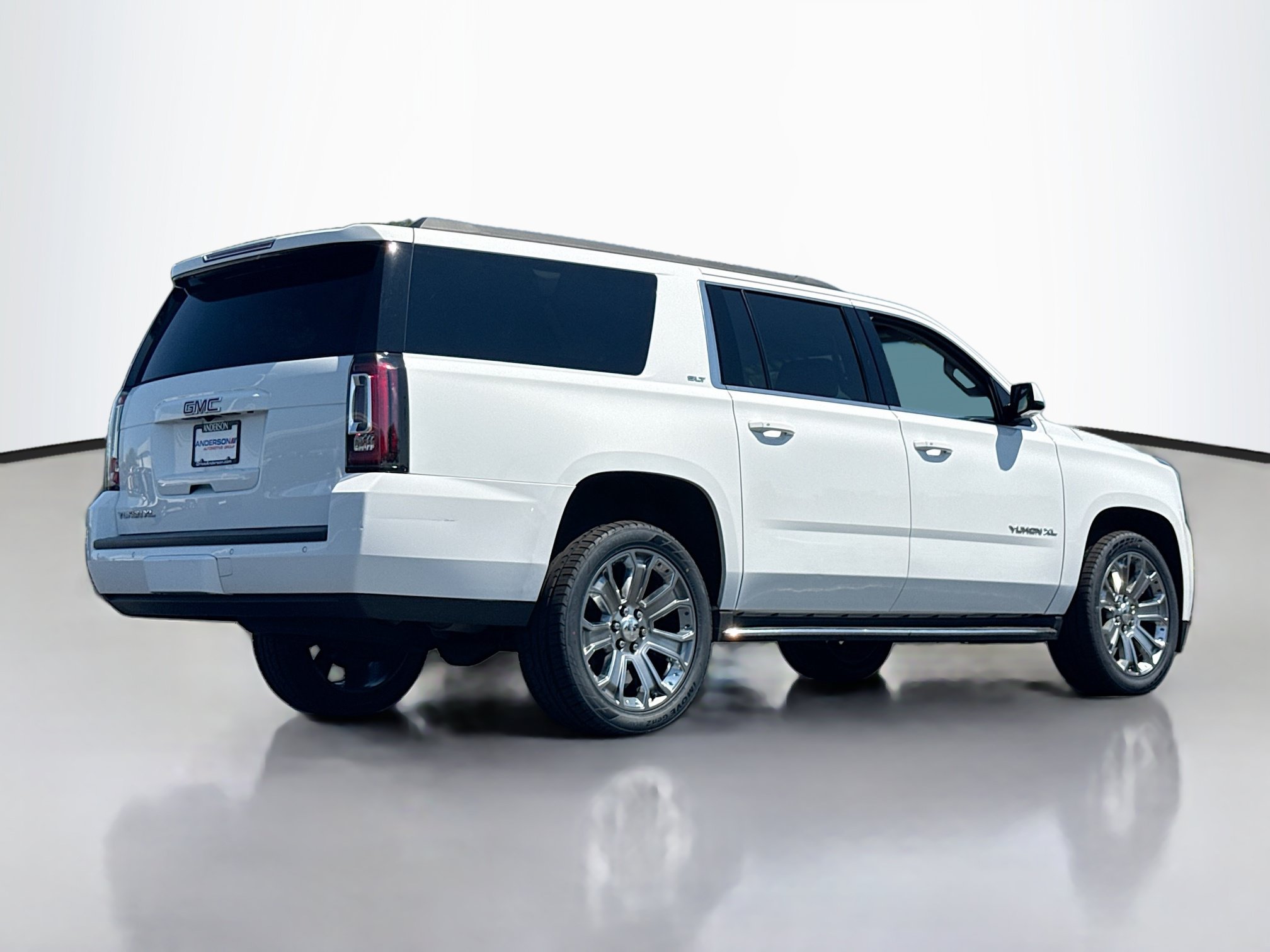 Used 2017 GMC Yukon XL SLT w/ Open Road Package AWD/4WD image 2