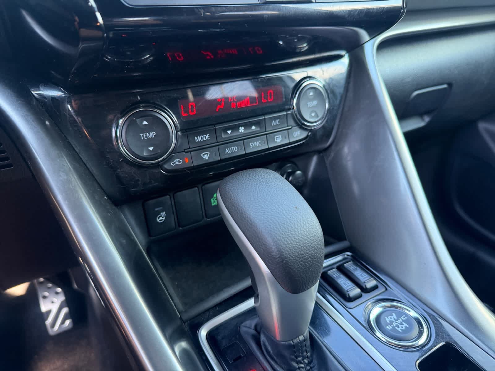 Used 2025 Mitsubishi Eclipse Cross AWD image 23