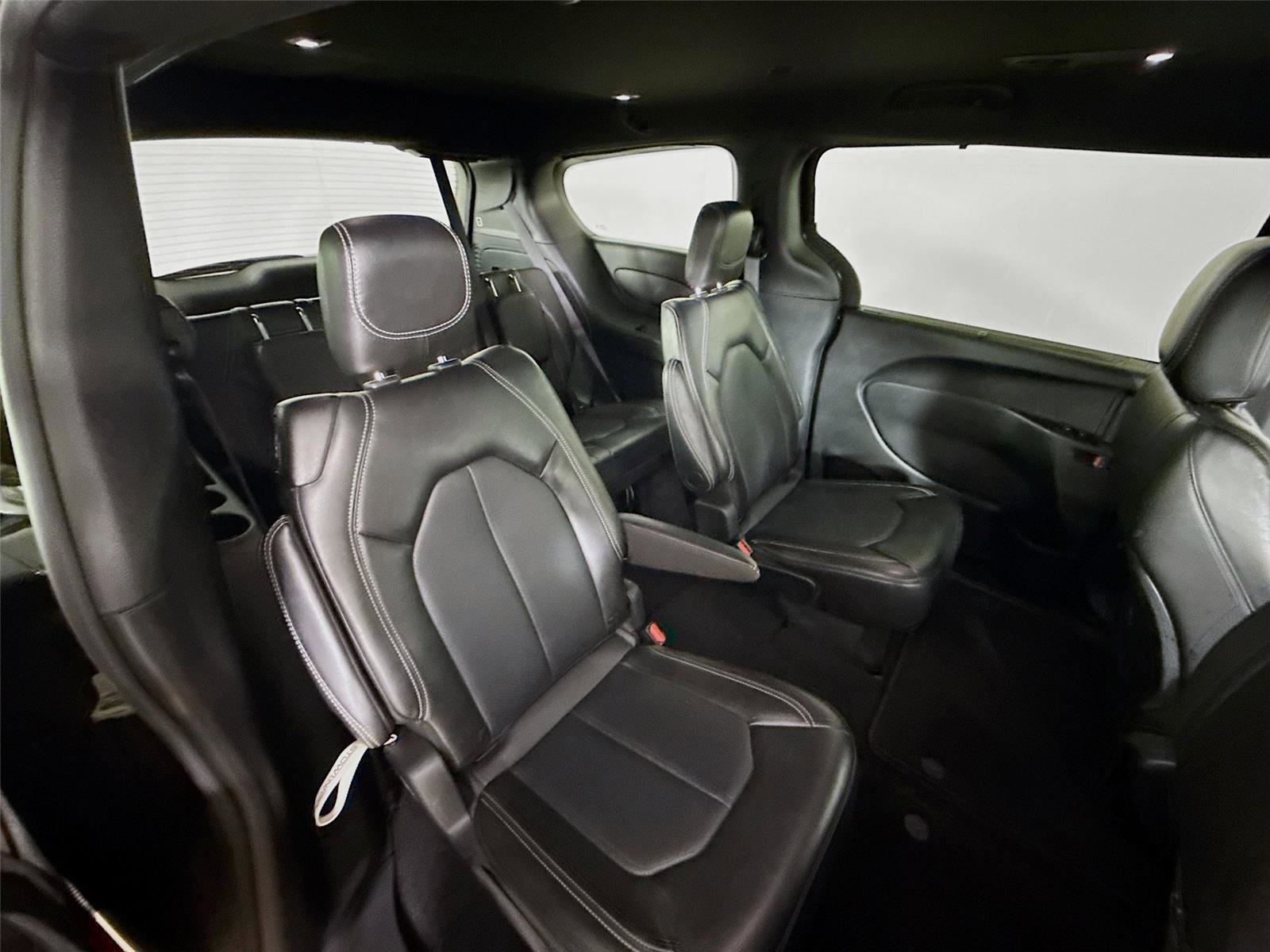 Used 2025 Chrysler Pacifica Select image 27