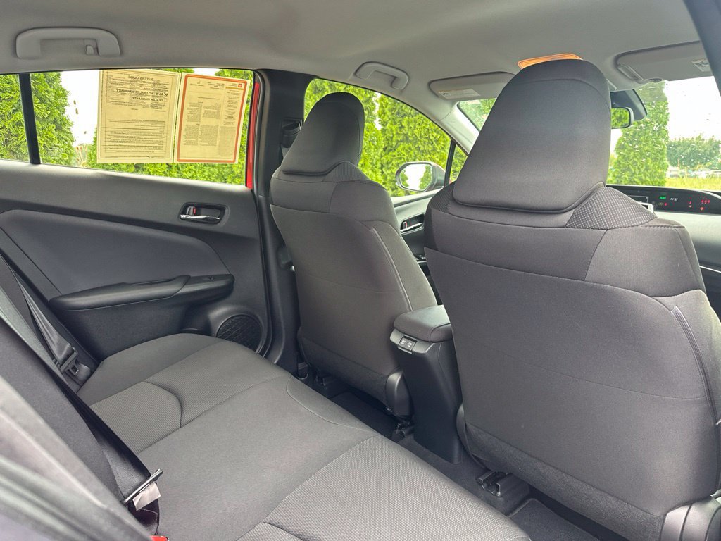 Used 2021 Toyota Prius L Eco FWD image 29
