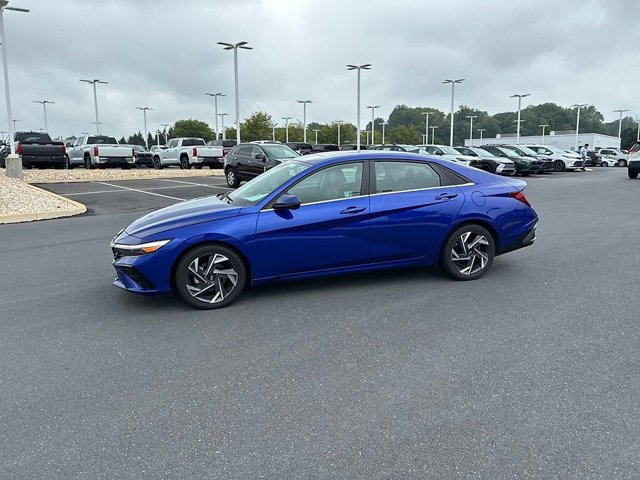 Used 2024 Hyundai Elantra Limited FWD image 17