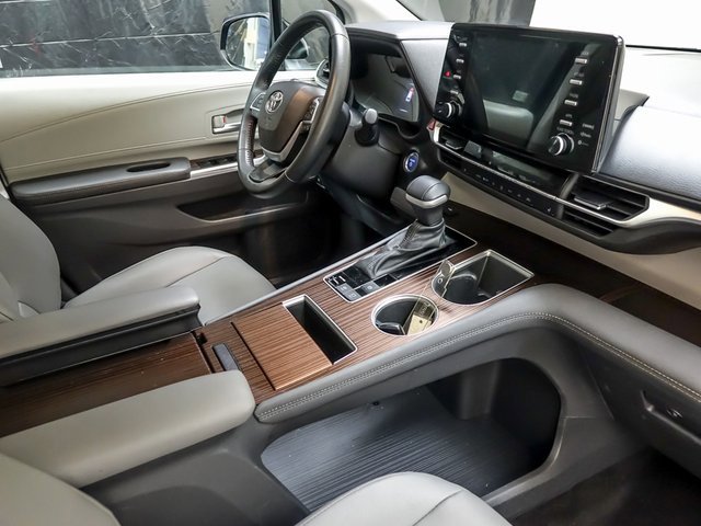 Certified 2024 Toyota Sienna XLE image 26